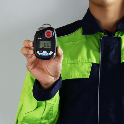 Single NH3 Detector Minisize Lightly Handheld With Back Clip IP66/68 Accurate Detection